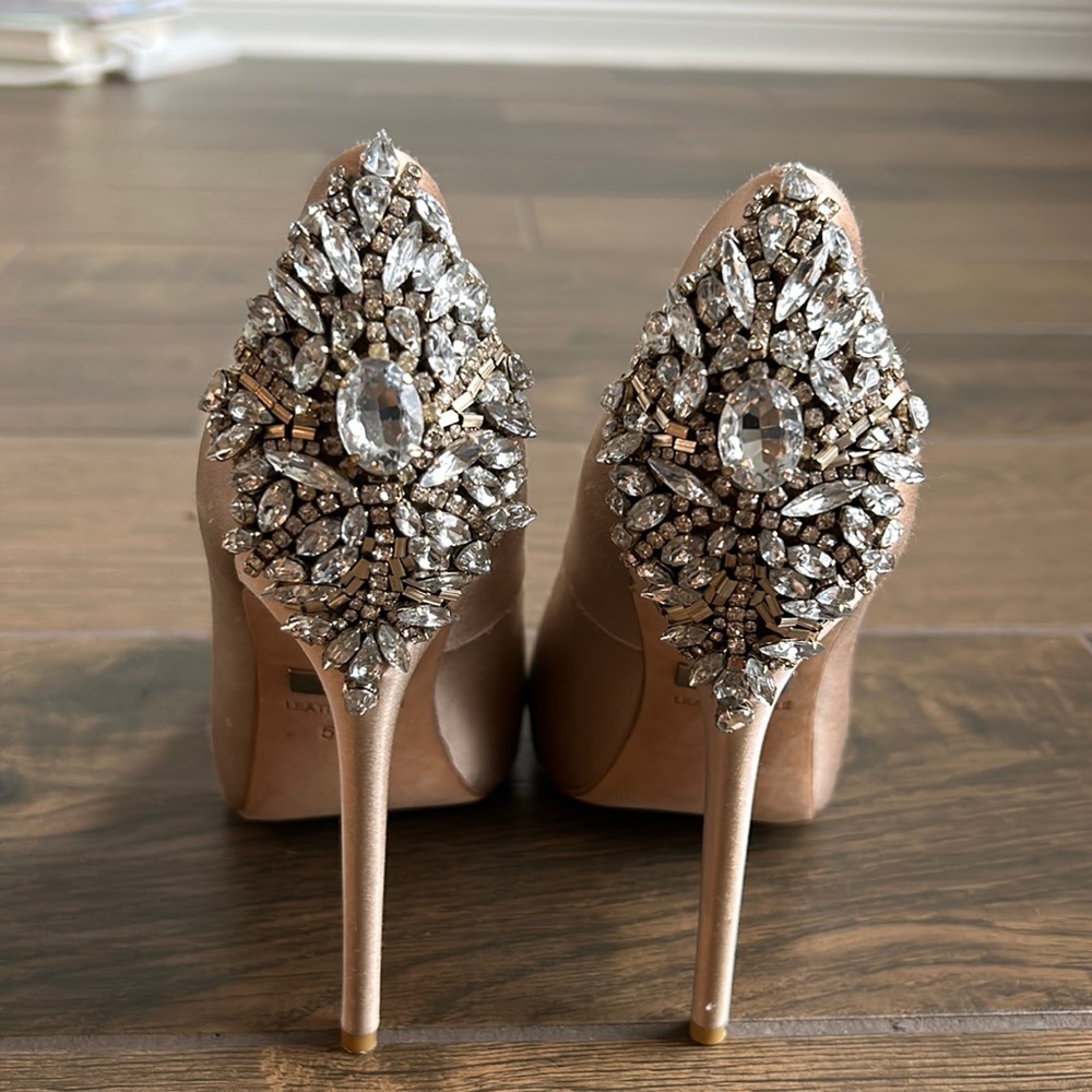 Badgley Mischka GORGEOUS Pink Women's Kiara Platform pumps